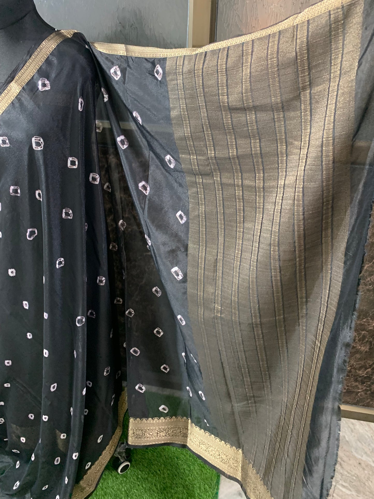 (Black)Chiffon bandhani saree